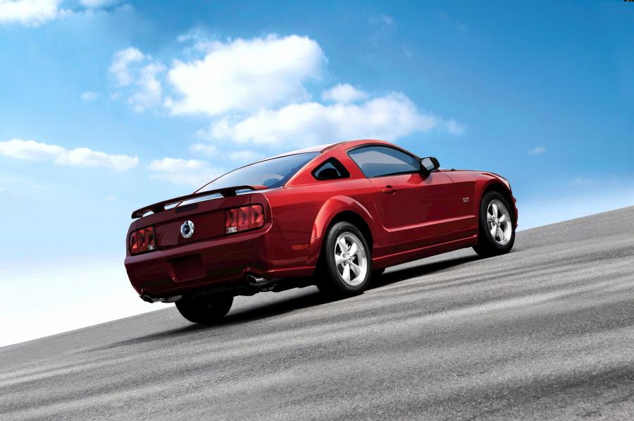  Ford Mustang GT 2005 года  (фото 61 из 209)
